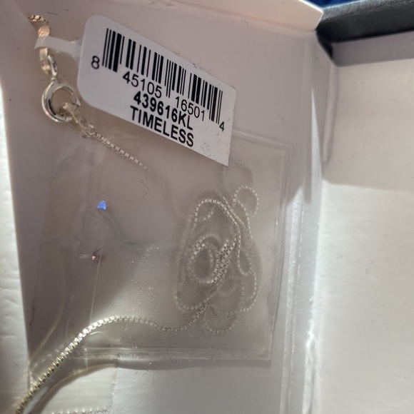 Women’s Sterling silver cross necklace - Picture 3 of 3